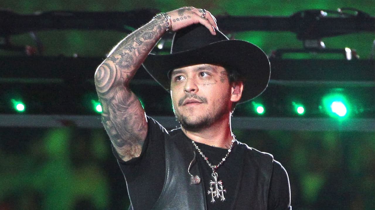 Nodal desata controversia al hacerle inesperada petición a sus fans