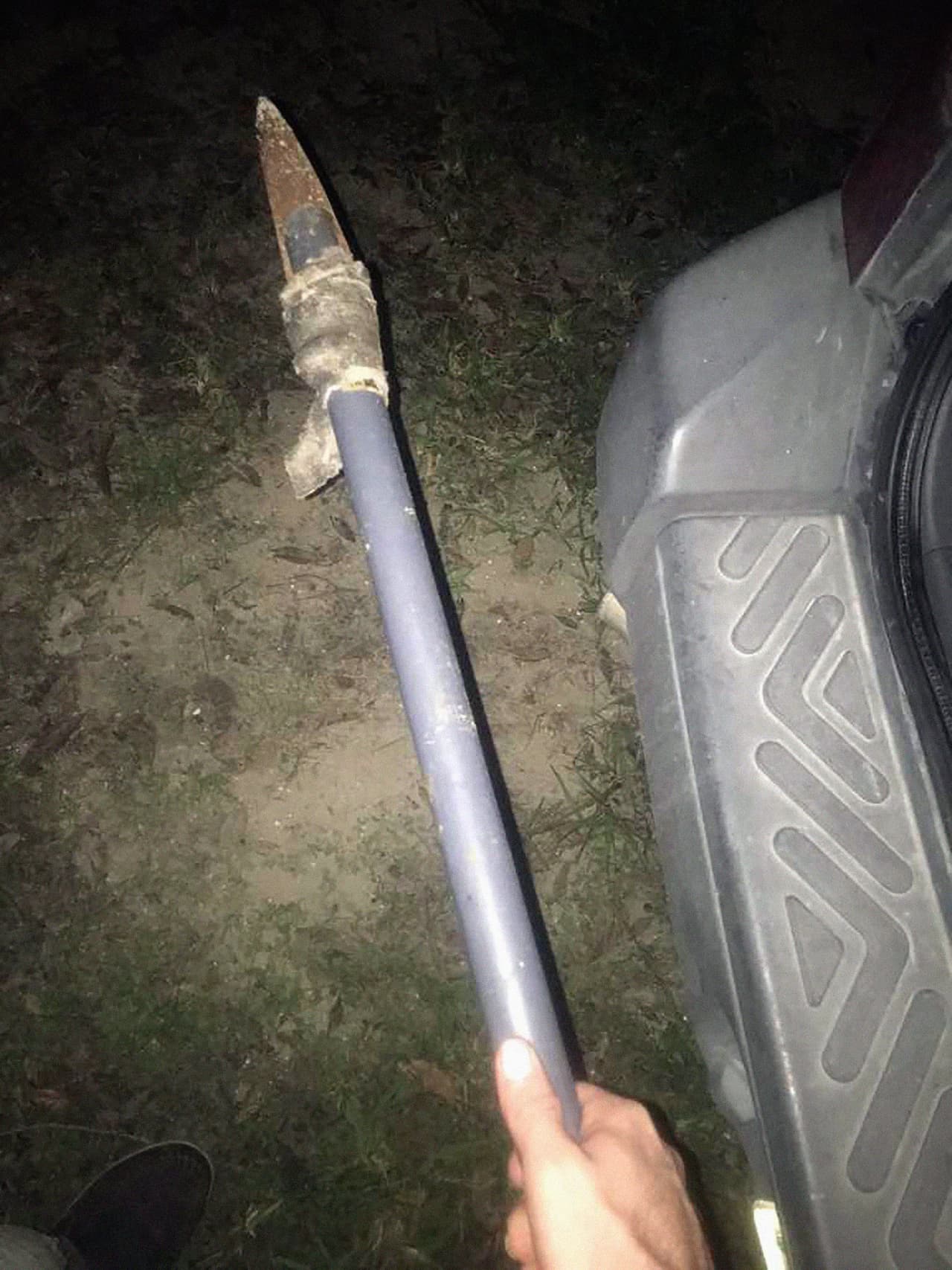 Este hierro de punta afilada es el que se utiliza para hacer avanzar a las vacas. Univision Noticias habló con la empresa de supermercados Publix y dijeron estar perturbados luego de ver las imágenes, y sorprendidos por la crueldad mostrada hacia los mismos.