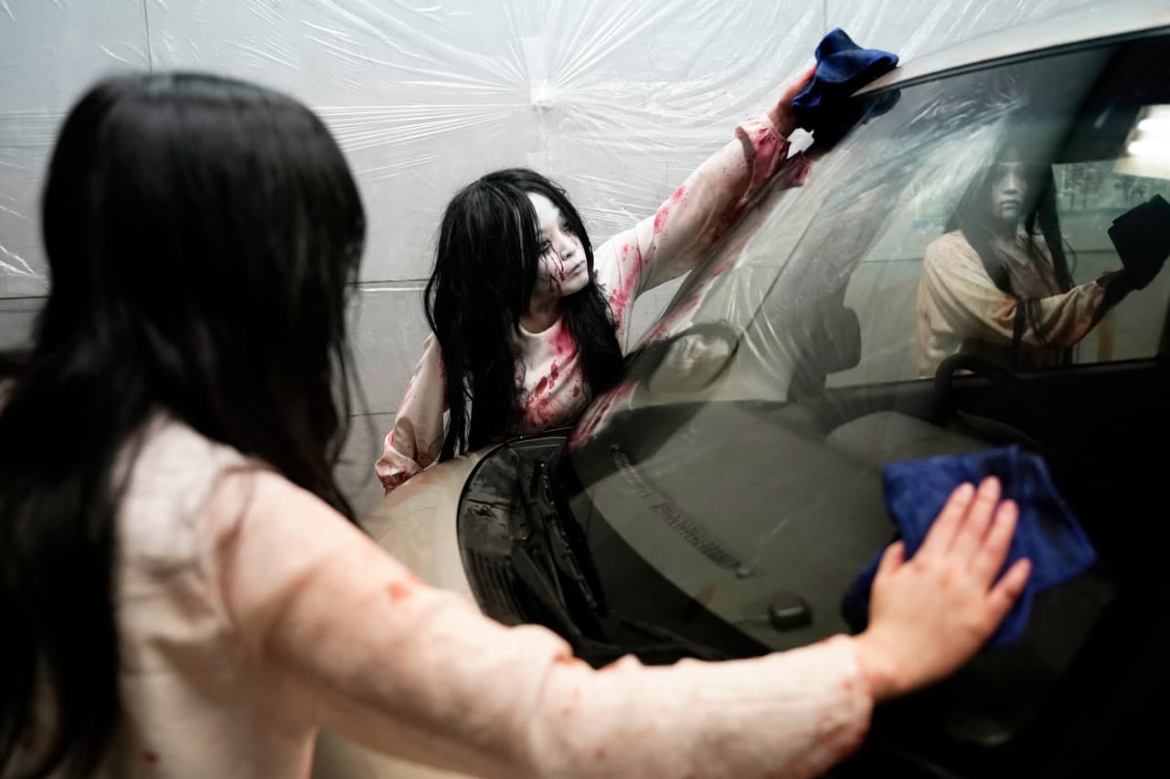 Aunque se considera que Japón ha controlado eficientemente la propagación del coronavirus, en las últimas semanas ha tenido un repunte en las transmisiones. Algunos expertos atribuyen este aumento a las reaperturas de actividades de ocio. El país suma alrededor de 63,000 contagios y 1,201 fallecidos.