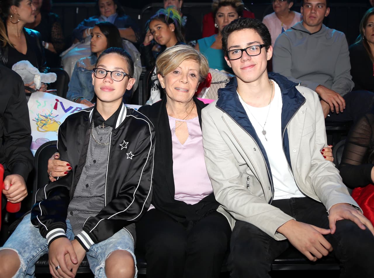 Sin embargo, una de sus principales motivaciones para participar en el reality fueron los dos hijos que tuvo con el cantante 
<b>Marc Anthony,</b> 
<b><a href="https://www.univision.com/shows/mira-quien-baila/mira-como-y-donde-dayanara-torres-recarga-energias-antes-de-debutar-como-jueza-fotos">Cristian y Ryan</a></b>, quienes le brindaron su apoyo en todo momento.