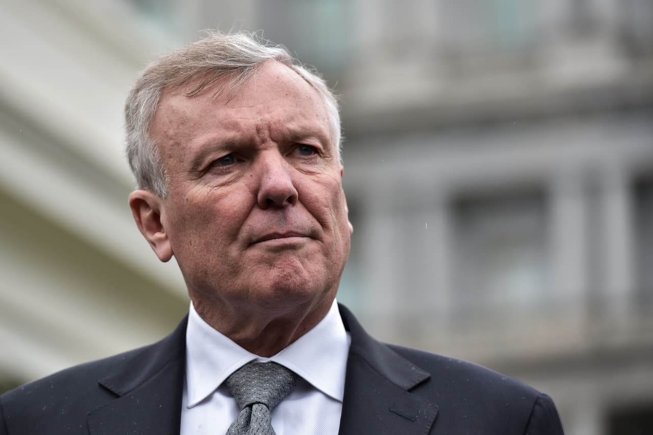 <b>2. Thomas M. Rutledge (Charter Communications). Salario y compensación anual (2016): $98,515,727.</b>
<br>Rutledge dirige Charter Communications Inc. desde febrero de 2012. Antes de eso fue su presidente por cuatro años. Fue entre 2004 y 2011 director de Operaciones de Cablevision Systems Corporation. En marzo, fue uno de los ejecutivos que se reunió con Donald Trump en la Casa Blanca y anunció que la compañía que dirige generará 600 nuevos puestos de trabajo en McAllen, Texas.