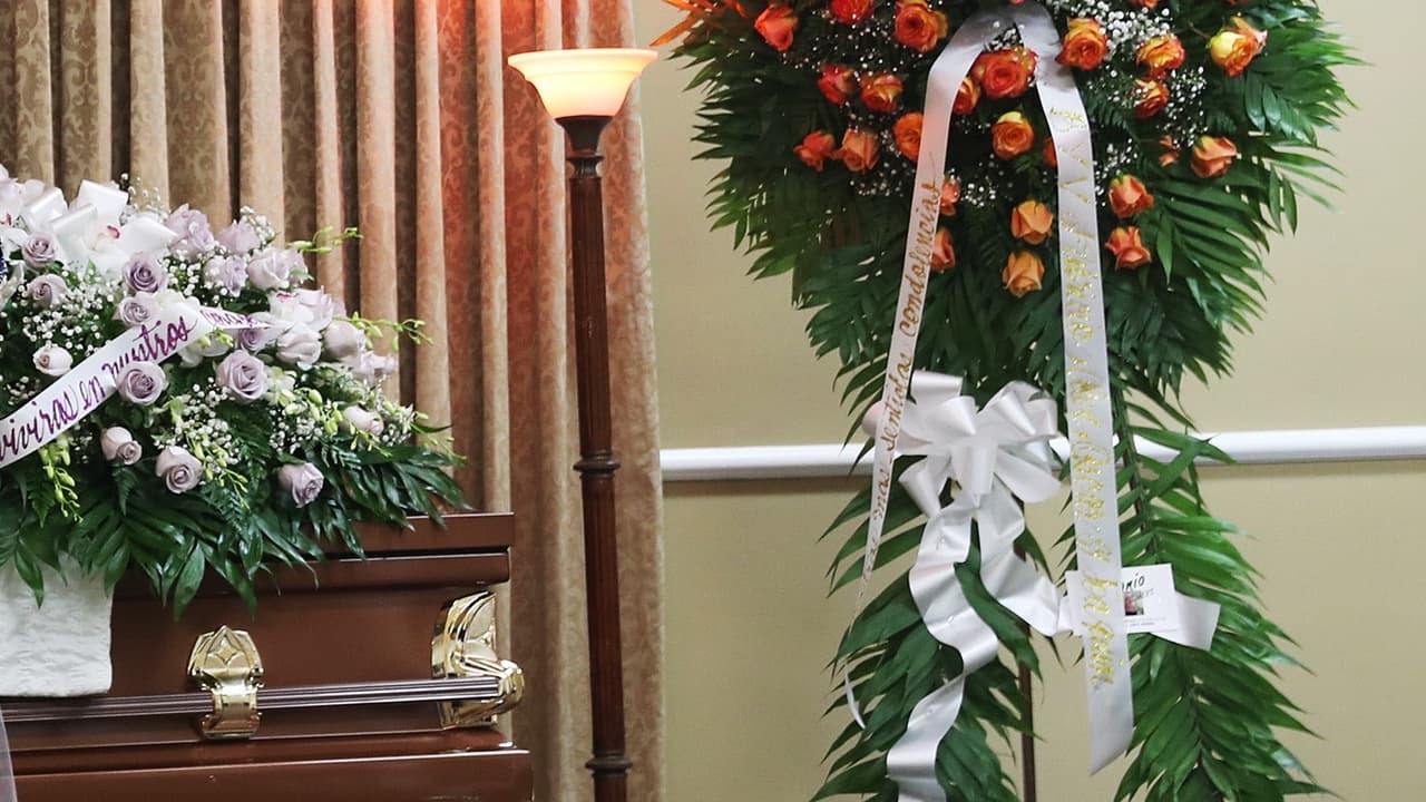 Tiroteo en una casa funeraria de Bakersfield deja un hombre muerto y varias interrogantes