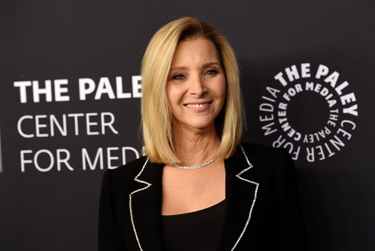 El rodaje de la serie Friends también tuvo que adaptarse cuando dos de sus actrices quedaron embarazadas. La primera de ellas fue Lisa Kudrow.