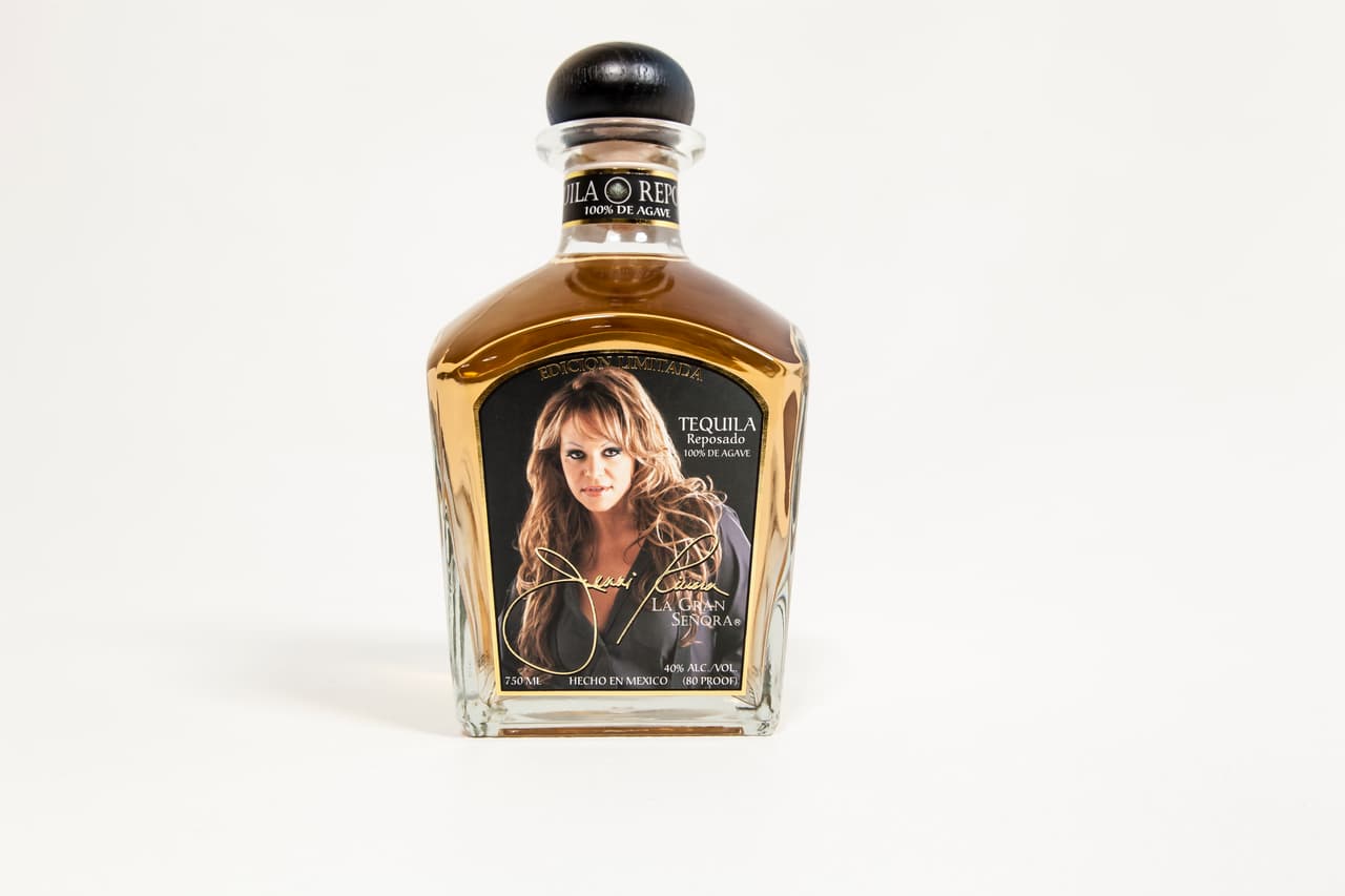 La botella se ha lanzado en envases conmemorativos.