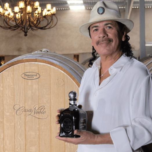 El producto del intérprete de 'Samba Pa' Ti' se llama 'Casa Noble'.