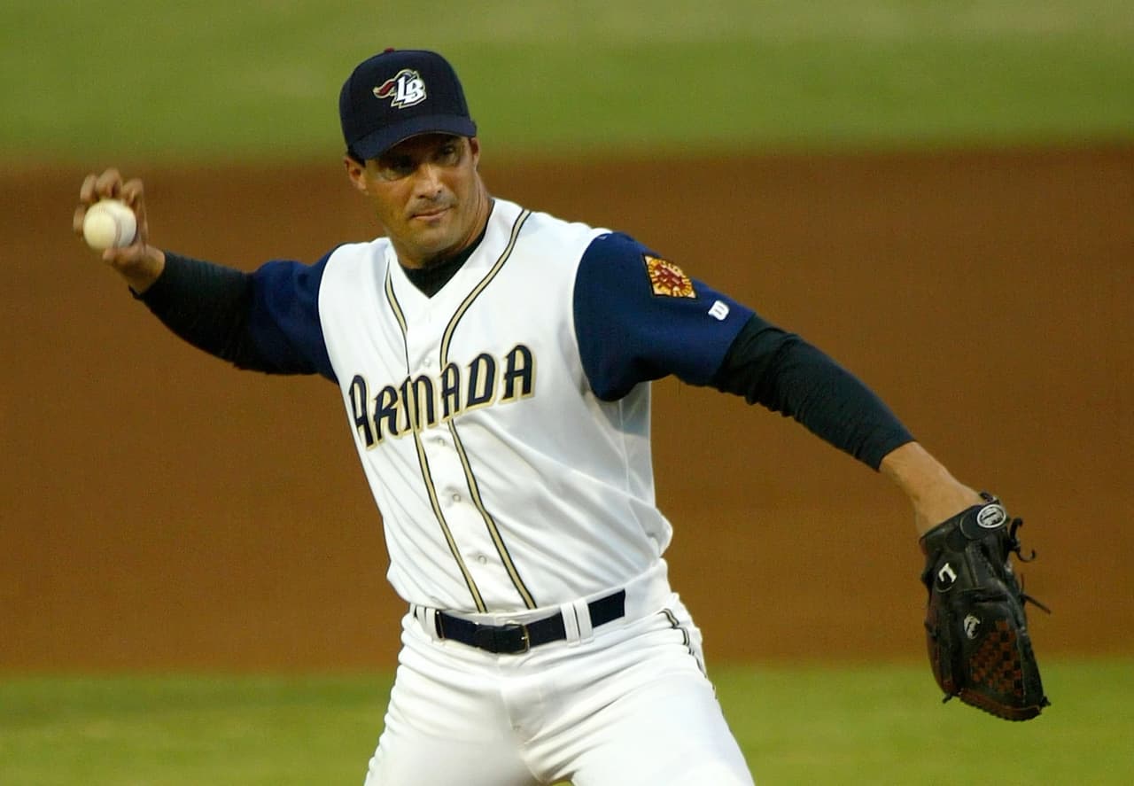 Así lo relató en un capítulo de su libro ‘Vindicated’: "Lo atrapé llamándole a mi esposa a su celular otra vez, y ella y yo discutimos. Le grité que A-Rod era un mujeriego, que no tenía moral y ella debería abrir sus ojos. '¿No lo entiendes? Ese tipo solo quiere acostarse contigo'. Más tarde me sentí mal por haberle gritado, ella no había hecho nada malo".