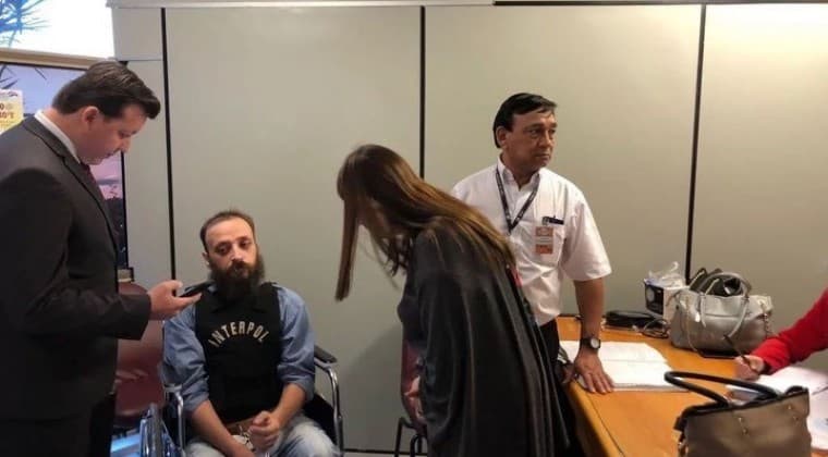 Ariel Boiteux, en silla de ruedas, una vez detenido.