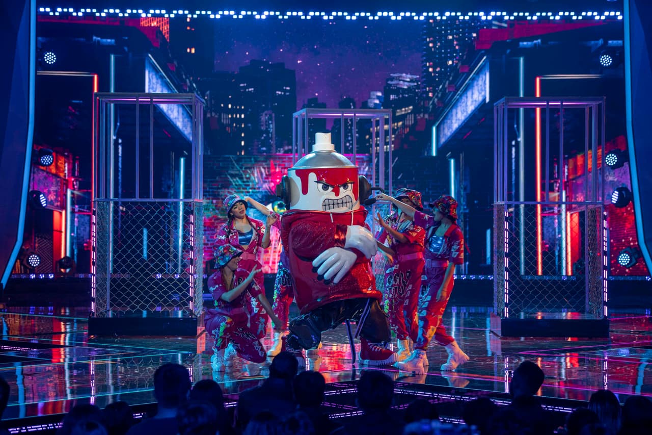 Después fue el turno de Graffiti, quién maravilló a sus fans con la canción 'Ojitos Lindos' de Bad Bunny. Para Juanpa Zurita, decidió cantar esa canción para despistar a todos del verdadero género musical al que se dedica.