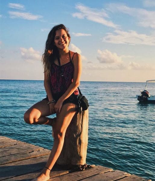 Aunque en su infancia participó en varios comerciales publicitarios, cuando creció decidió alejarse del mundo de la actuación.