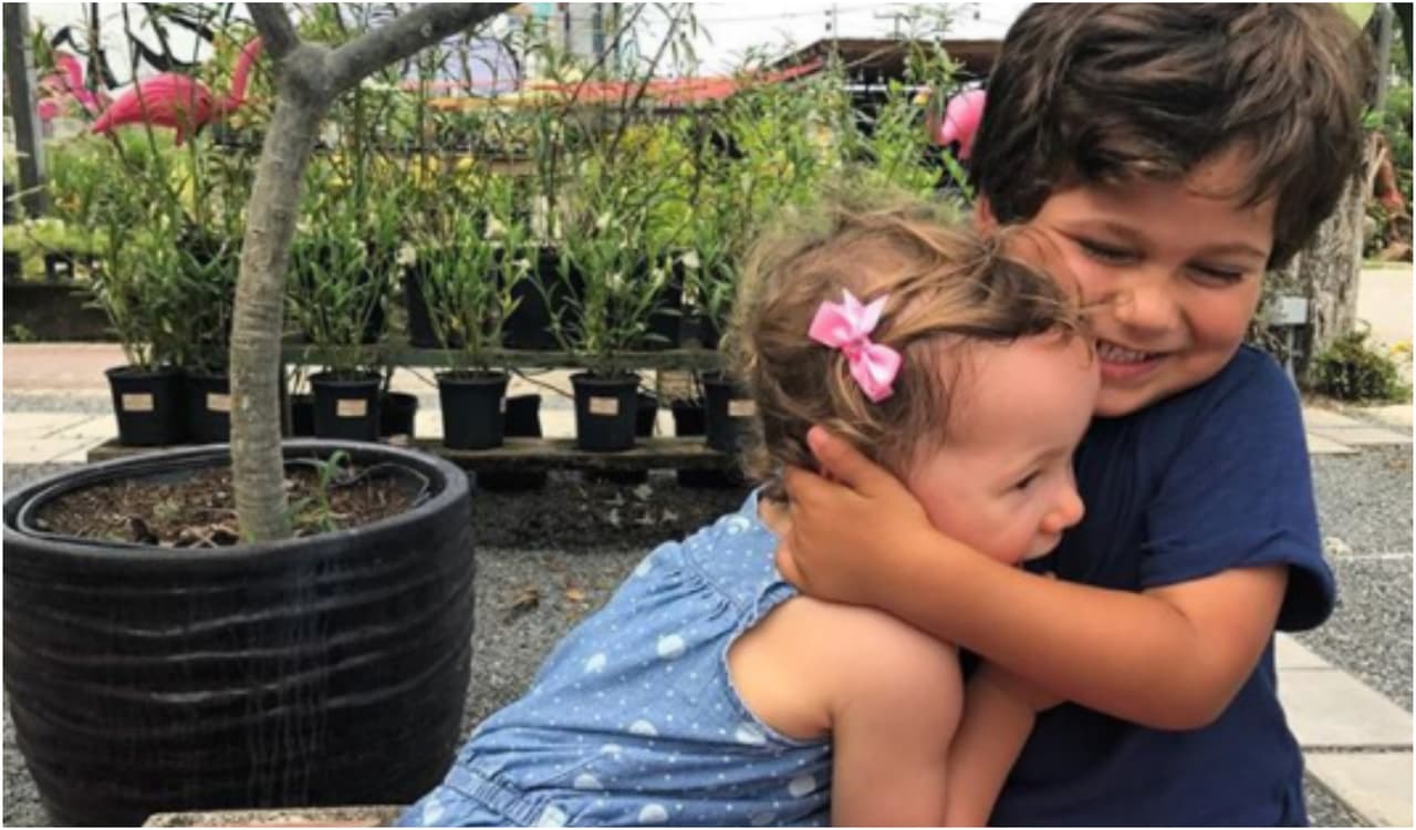 Alana y Bruce son los dos bellos hijos de nuestra Satcha Pretto.