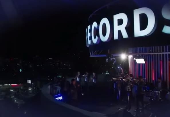 En agosto de este 2018, la banda sinaloense dio a conocer el disco 'Los gustos que me doy' y lo hicieron de una manera original, tocando en la azotea del histórico edificio del Capitol Récords, en Hollywood, California, en el mismo sitio donde muchos años atrás también grabaron Los Beatles.