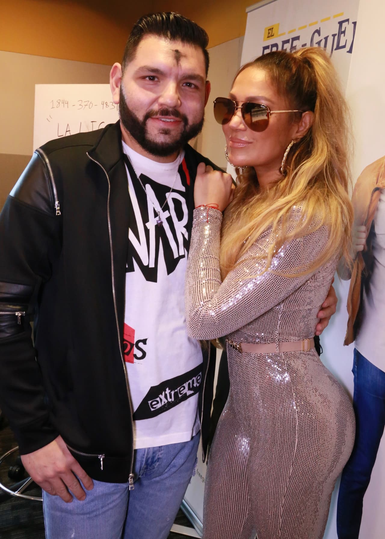 Mientras que
<b>El Tambochi</b> se quedó con su duda de que "she used to have a little, now she has a lot".