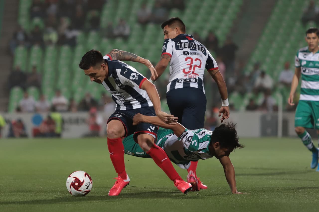 A reserva de los estudios correspondientes, los primeros informes reportan un esguince de ligamentos en la rodilla izquierda.