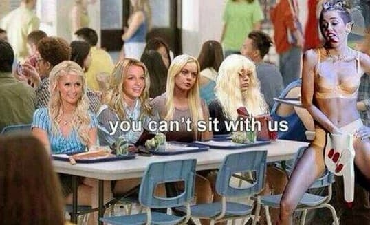 Hasta las divas del pop se sintieron ofendidas con su show.