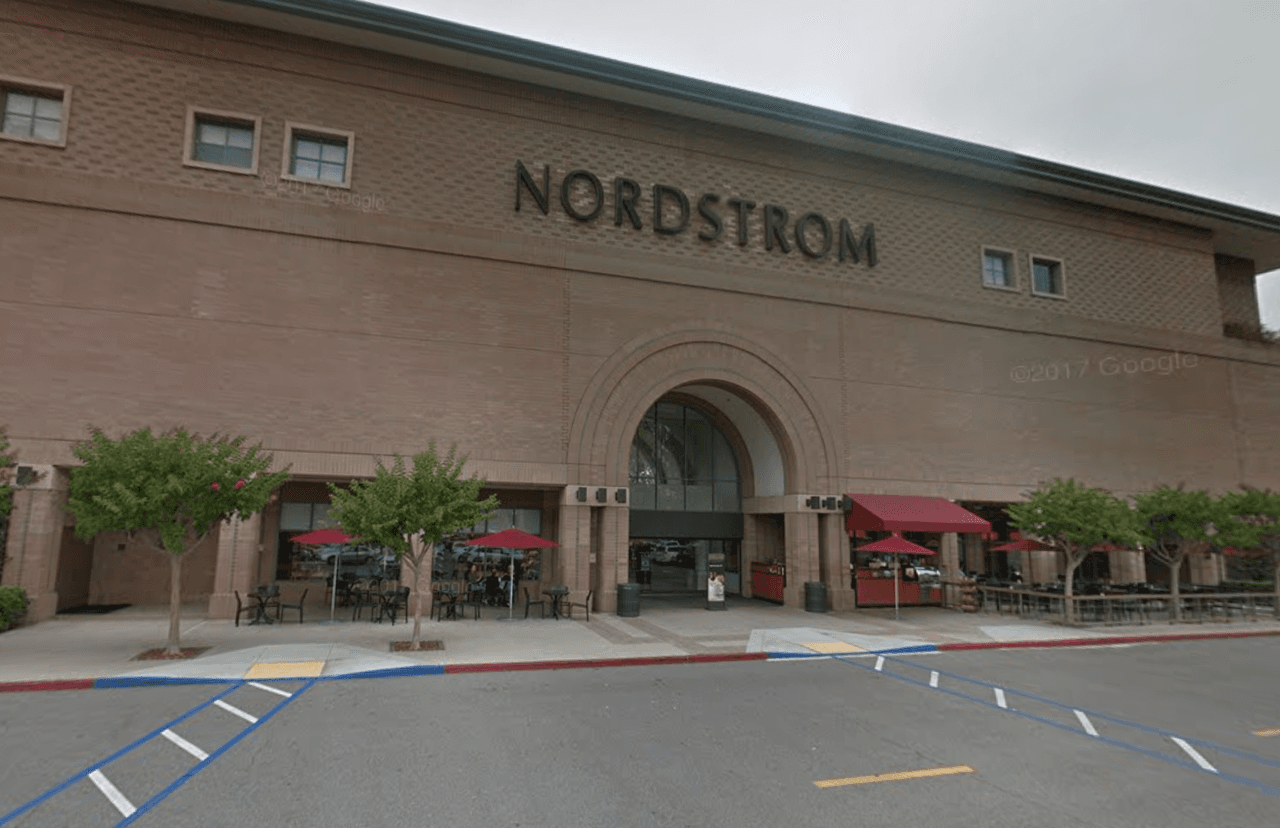 Nordstrom Escondido: Localizado en el número 270 al este, Via Rancho Parkway, Escondido, CA
<br>