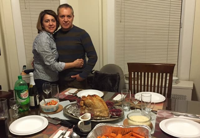 La esposa de Villacis, diagnosticada con un posible cáncer de seno, también tiene orden de depotación.