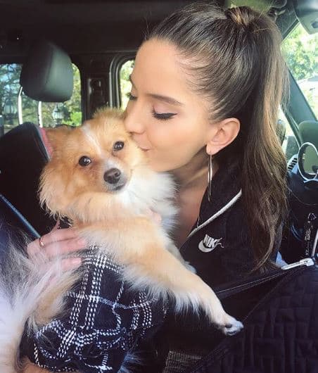 Con el usuario de @princesajulieta, esta cachorrita tiene ya 
<b><a href="https://www.instagram.com/princesajulieta/">más de 101,000 seguidores en Instagram</a></b>.