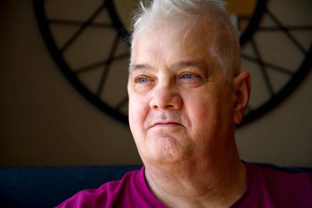 Dana Zzyym posa para una foto, el miércoles 27 de octubre de 2021, en Fort Collins, Colorado.