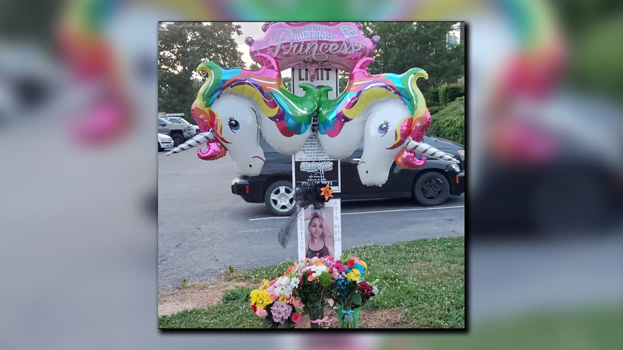 Grechelle Enid Cuevas López, de 20 años, perdió la vida en un accidente de transito cuando salió expulsada del vehículo que era conducido por Jommar Gabriel López. López enfrenta nueve cargos.