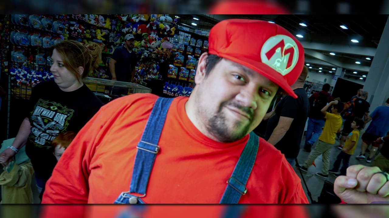 Parece que Mario asistió sin Luigi a la convención donde decenas de puestos vendían desde artículos de colección hasta los populares Funko Pops.