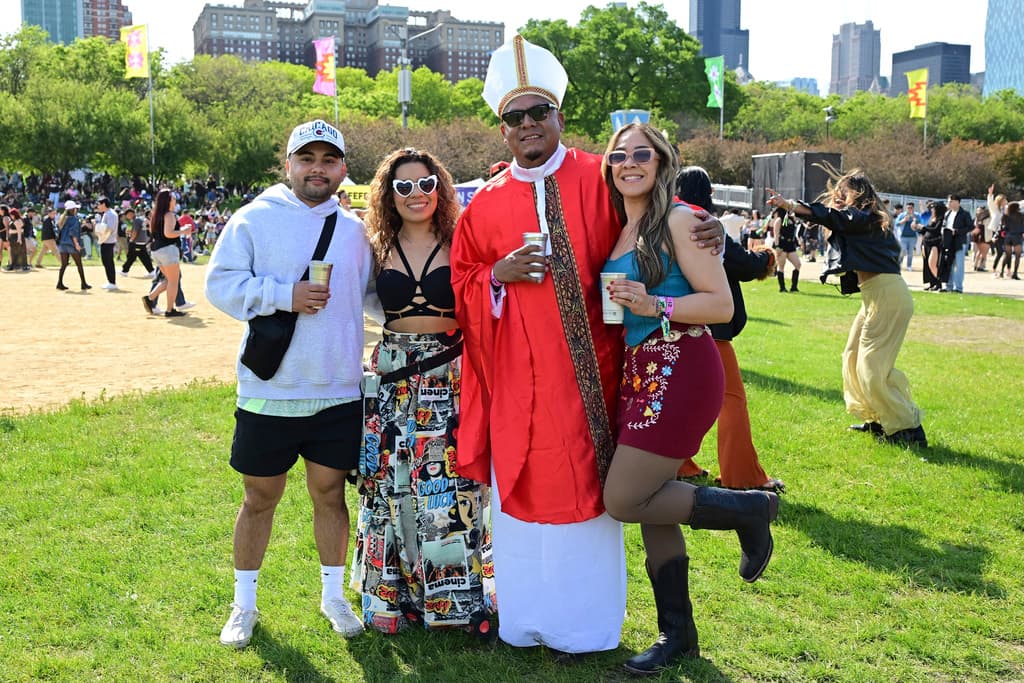 El 8 de mayo, el entonces cardenal de Chicago, Robert Francis Prevost, fue escogido en cónclave como el nuevo papa de la Iglesia católica. Ahora lleva el nombre de León XIV y reside en El Vaticano, pero en casa se mantiene como fuente de inspiración, se observó durante el festival.