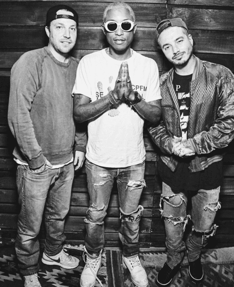 Sin duda deben estar trabajando en algo gigante y que podría elevar por los cielos, la popularidad del cantante de 'Ginza'.