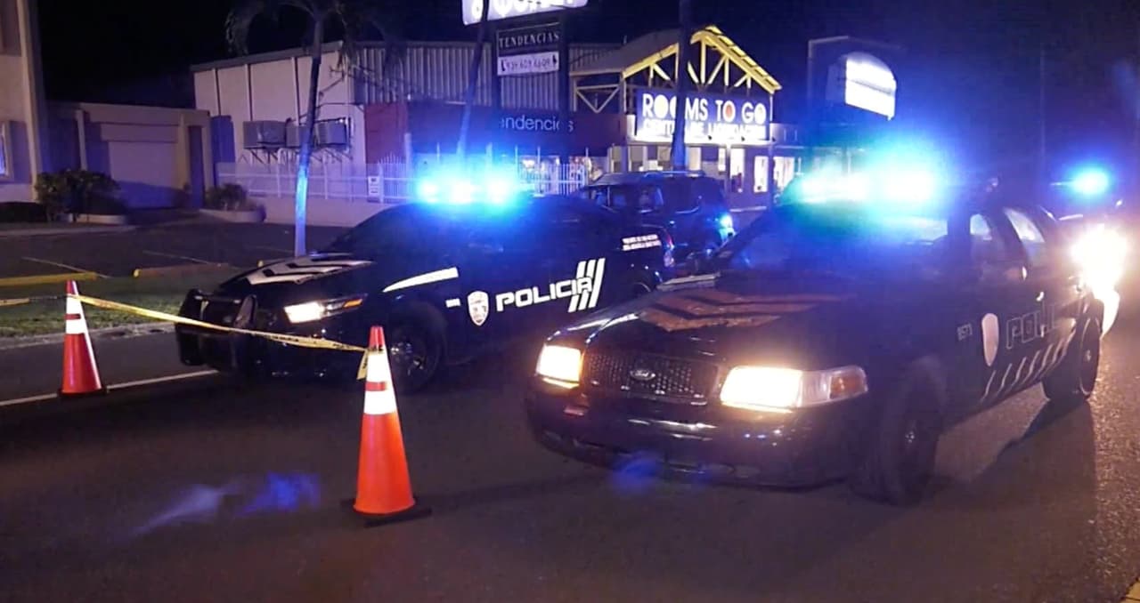 Hasta el lugar llegaron los agentes de la División de Homicidios del CIC de Aguadilla, quienes se hicieron cargo de la investigación en unión con el fiscal Rufino Jiménez.