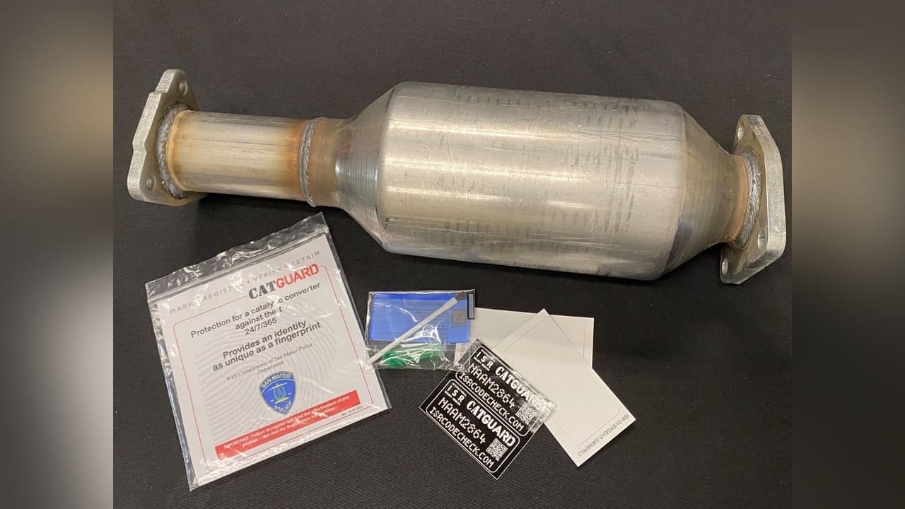 Policía de San Mateo ofrece kits gratuitos para combatir el robo de convertidores catalíticos