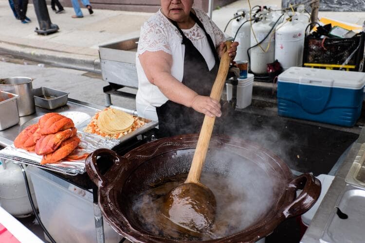 Mole, música y luchas: el Festival del Mole de Mayo regresa a Pilsen