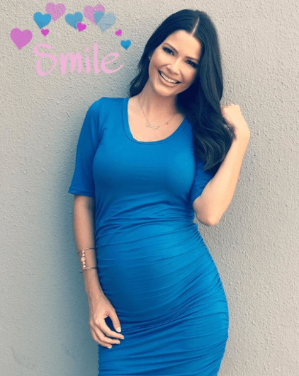 La conductora luce feliz y más sonriente que nunca.