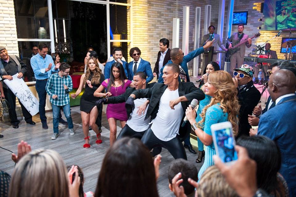 ¡Los bailarines de Merenglass nos enseñan su habilidad para bailar en tacones! (11 de agosto)