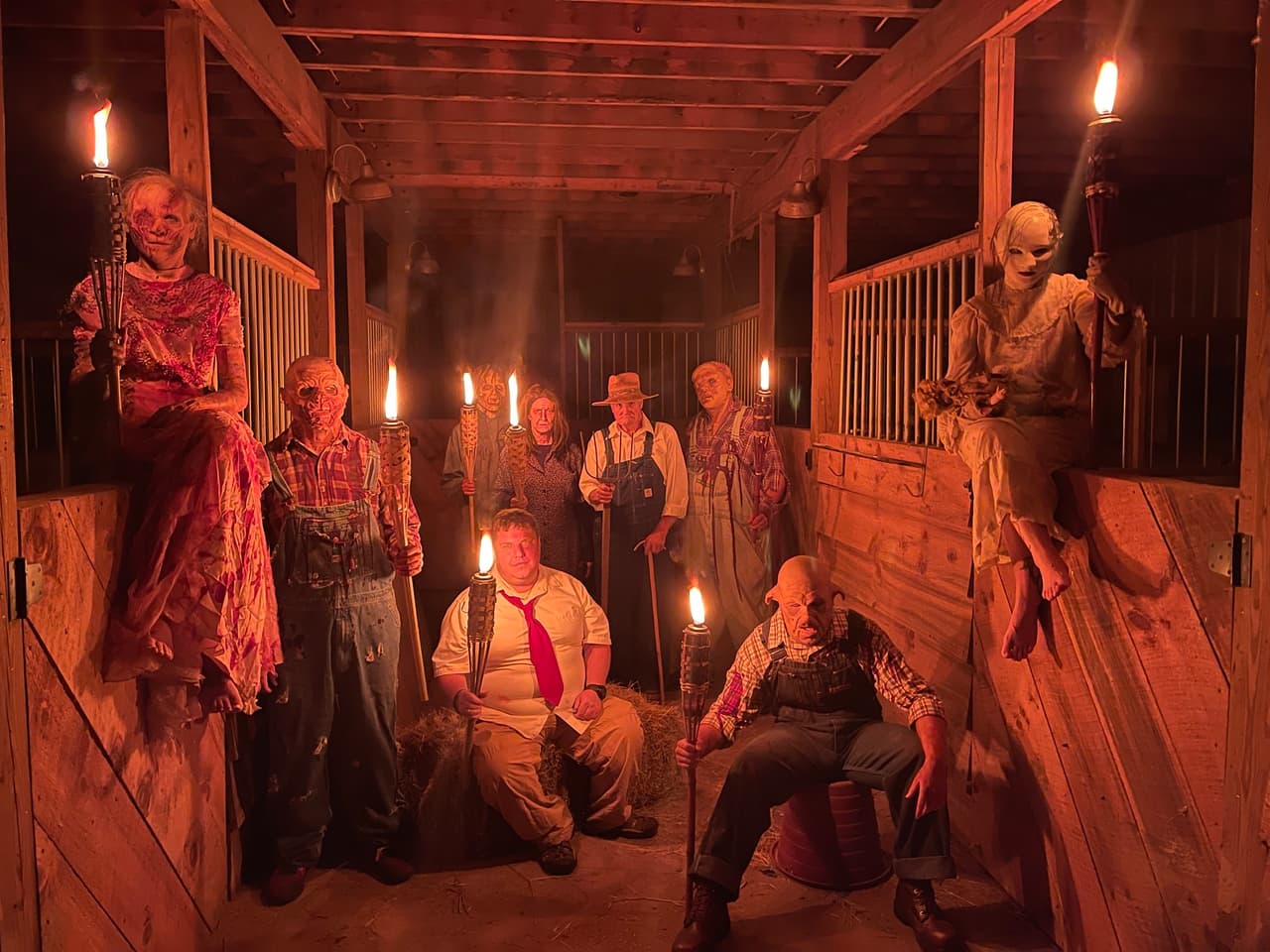 <b><a href="https://nchauntedfarm.com/">The Haunted Farm (Hendersonville)</a></b>. Votada como la "Mejor casa embrujada de Carolina del Norte", The Haunted Farm en Hendersonville, supuestamente tiene una larga historia de sustos mortales.