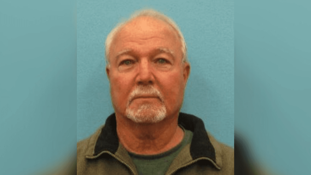 Arrestan a Michael Spiller, coach de gimnasia acusado de abuso sexual de menores durante dos décadas