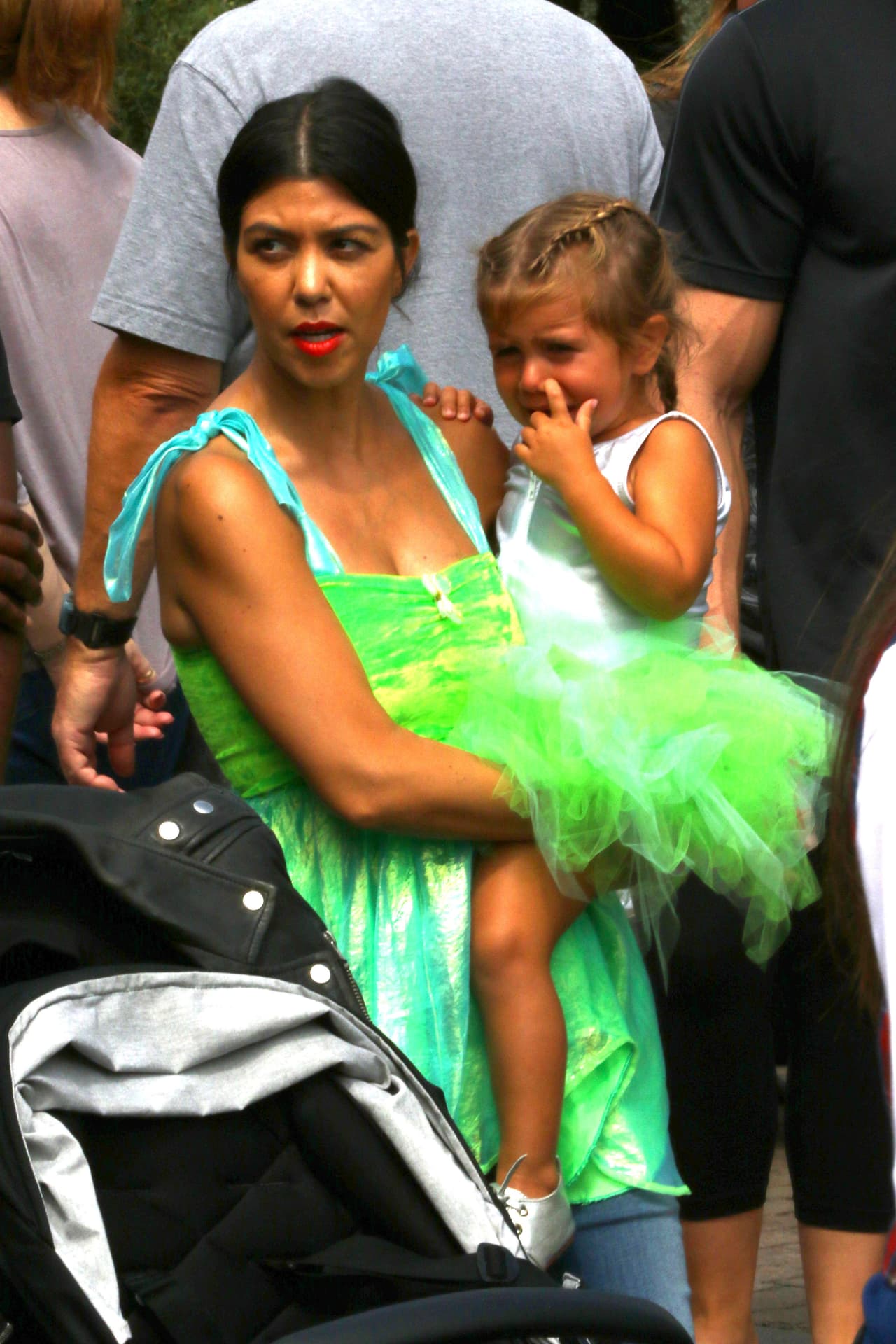 Y para celebrar la llevó a Disneyland.