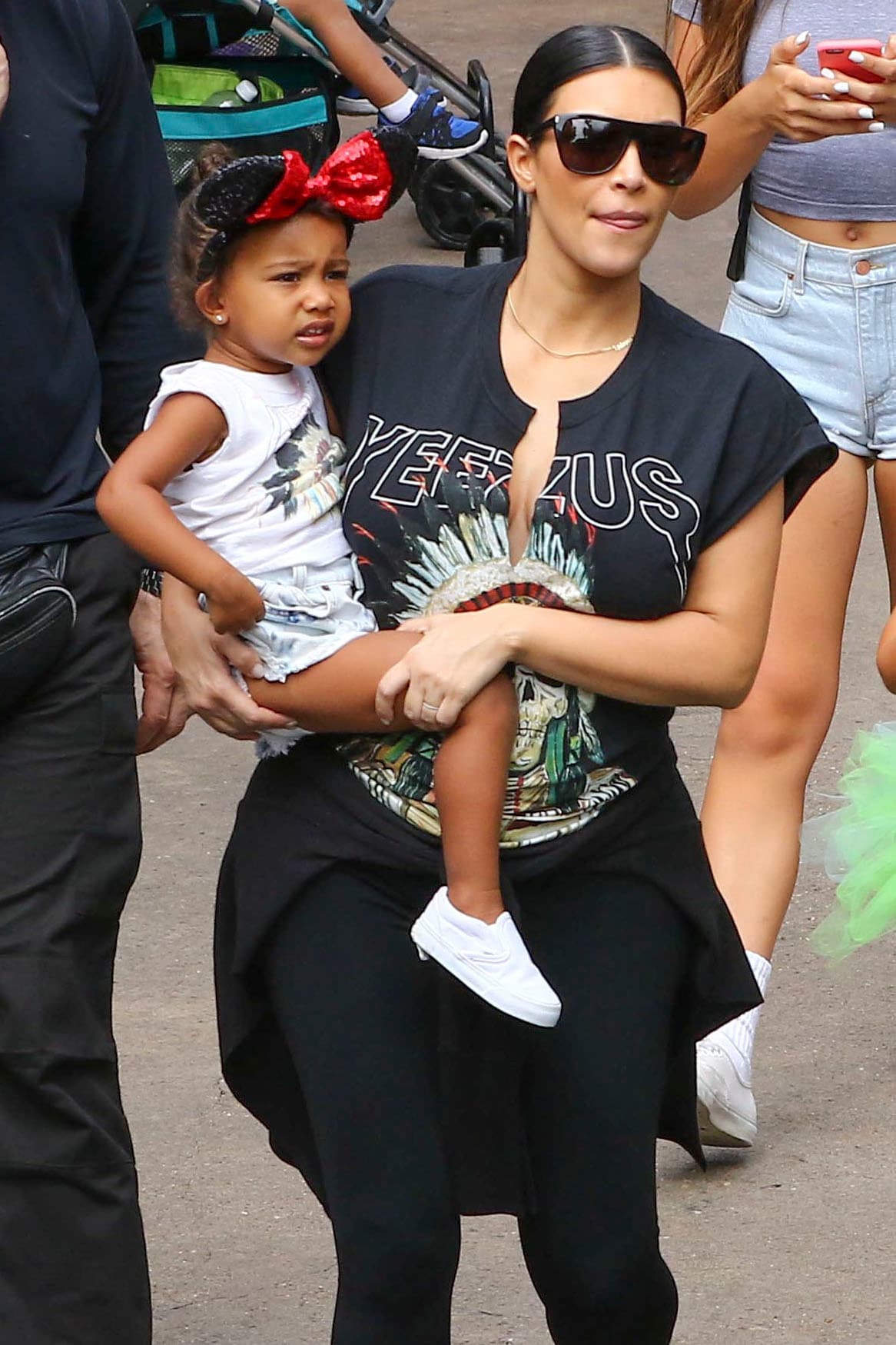 Las Kardashian en Disney por los tres años de Penélope.