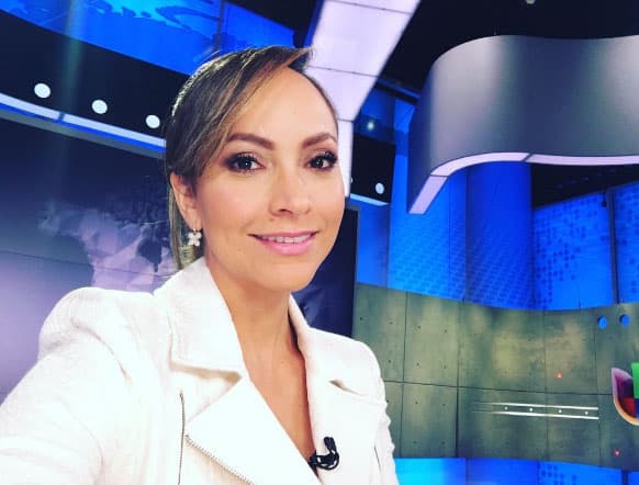 Satcha Pretto siempre en busca de la noticia. (Octubre 6, 2016)