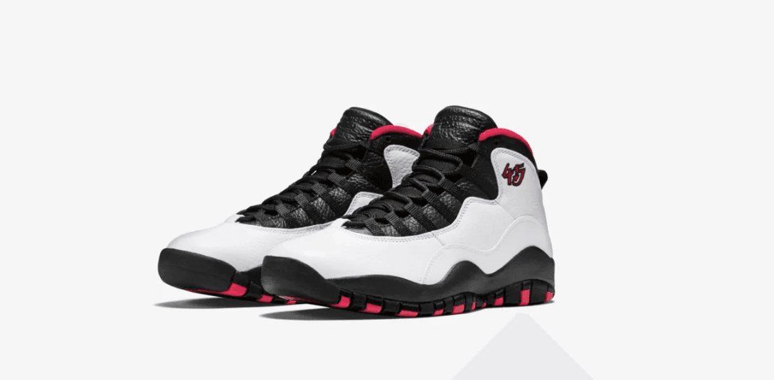 <b>Air Jordan X</b>
<br>Este tenis es un clásico de clásicos, pues Jordan los utilizó cuando regreso a los Bulls pero con el número 45. Aunque el diseño es muy simple, representa la grandeza de los Air Jordan.