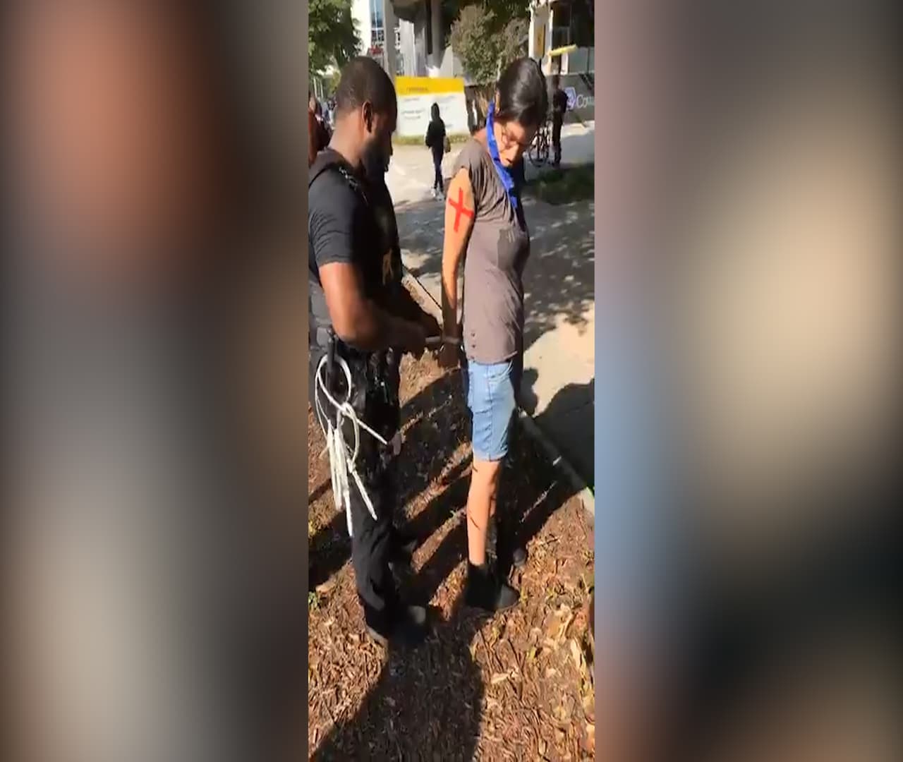 También les decomisaron barricadas de madera e indumentaria que podría haber sido ocupada para cerrar calles, algo que propusieron los organizadores en la convocatoria.