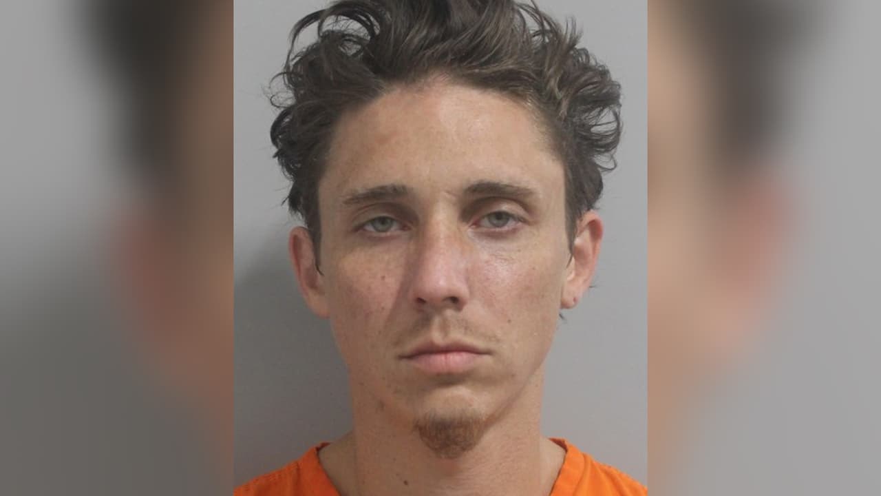 Detienen a hombre por amenazar con un arma a su novia en Lakeland