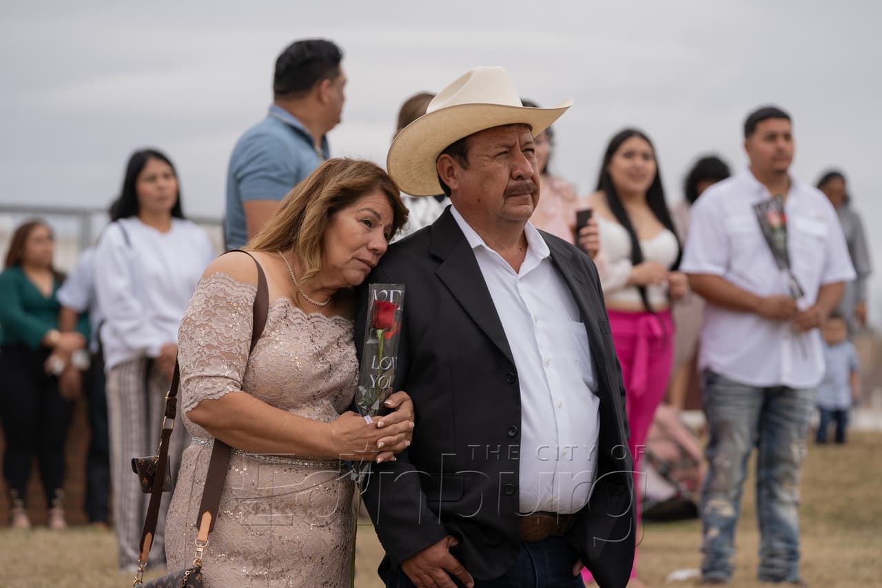 El anfiteatro fue el lugar perfecto para reunir a estas parejas, en donde los recién casados se tomaron fotografías frente a un letrero de luces en el que se leía ‘I do love’.