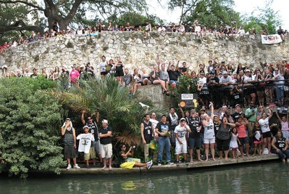 Photos: Spurs Championship Parade 2014 Barges
