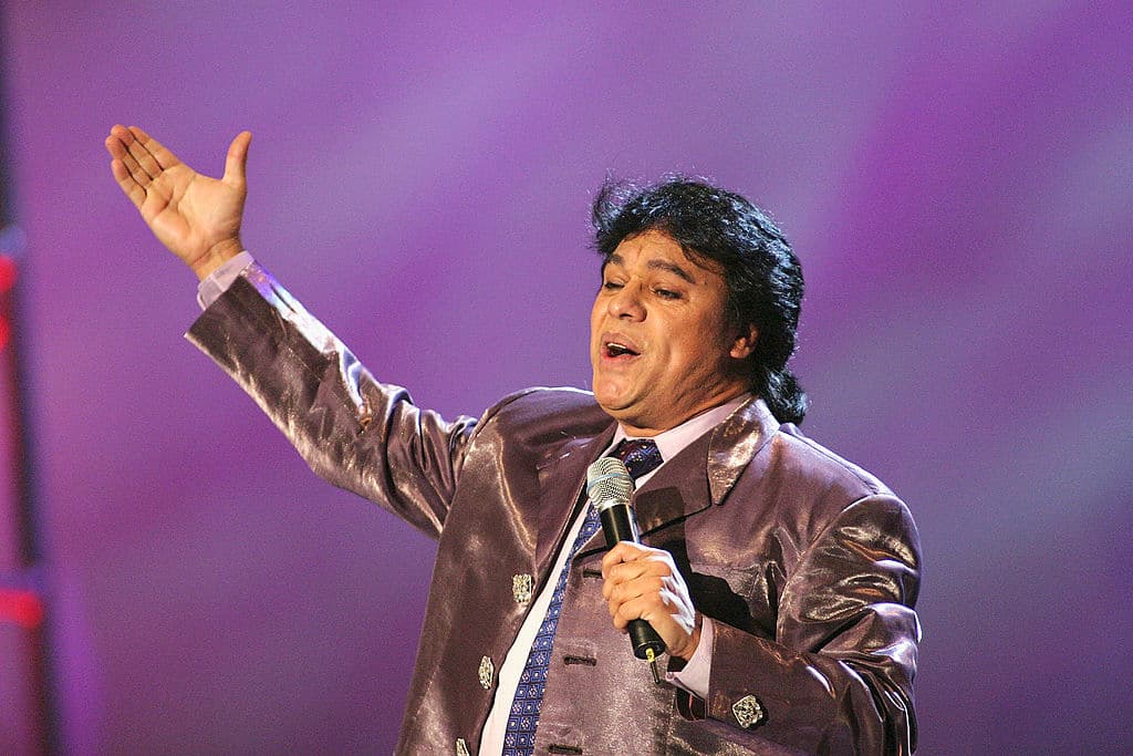 <b>Juan Gabriel </b>
<br>Antes de convertirse en una popular estrella de la música mexicana, ‘Juanga’ (como lo llaman sus fans) tuvo que realizar varias actividades para ganarse la vida.