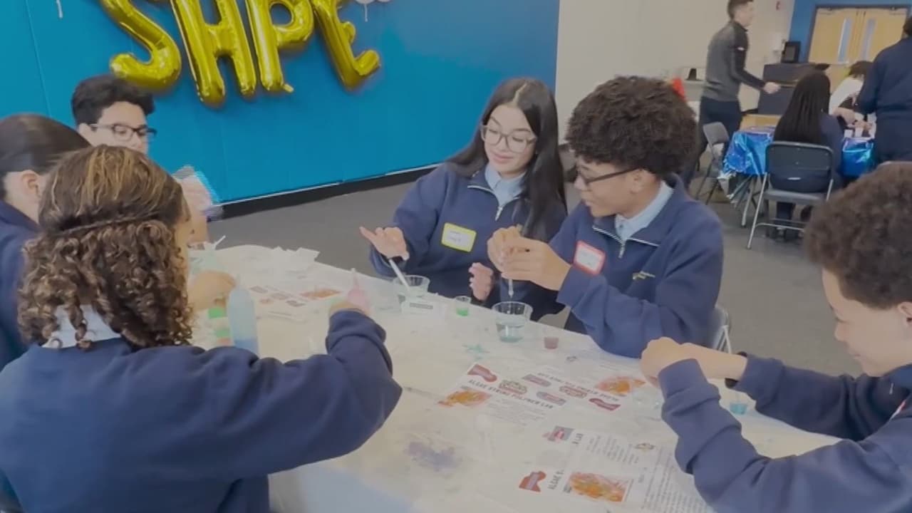 Niños hispanos de Esperanza Academy se divirtieron con nuevos conocimientos en el ‘Día de Ciencias’