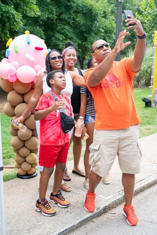 <b>Evento</b>: Atlanta Ice Cream Festival
<br>
<b>Fecha</b>: 27 de julio
<br>
<b>Lugar</b>: Piedmont Park
<br>
<b>Sitio web</b>: 
<a href="https://www.atlantaicecreamfestival.com/">https://www.atlantaicecreamfestival.com/</a> 
<br>
<br>Festival anual en Piedmont Park con vendedores de helados y otros alimentos, música en vivo y actividades de acondicionamiento físico y bienestar.