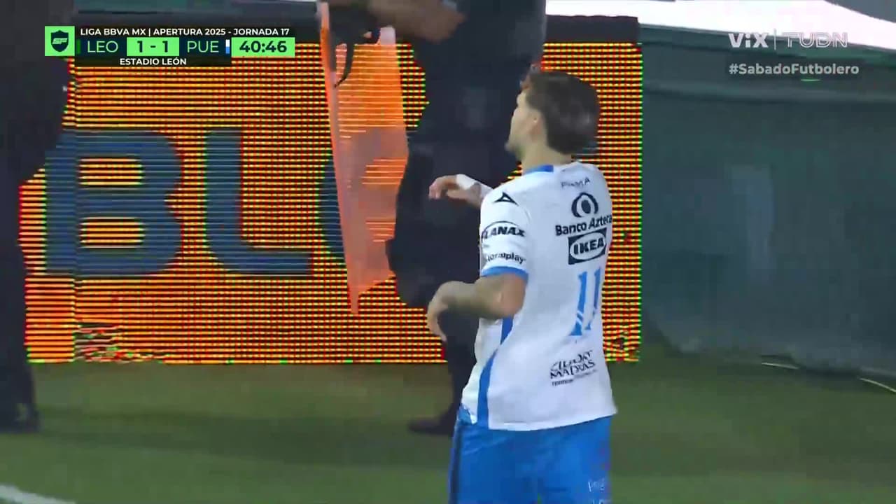 ¡Sin ángulo! Emiliano Gómez fusila y James reclama