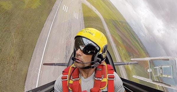 Por eso volar es una de sus grandes pasiones, lo practica en Chile y Miami.