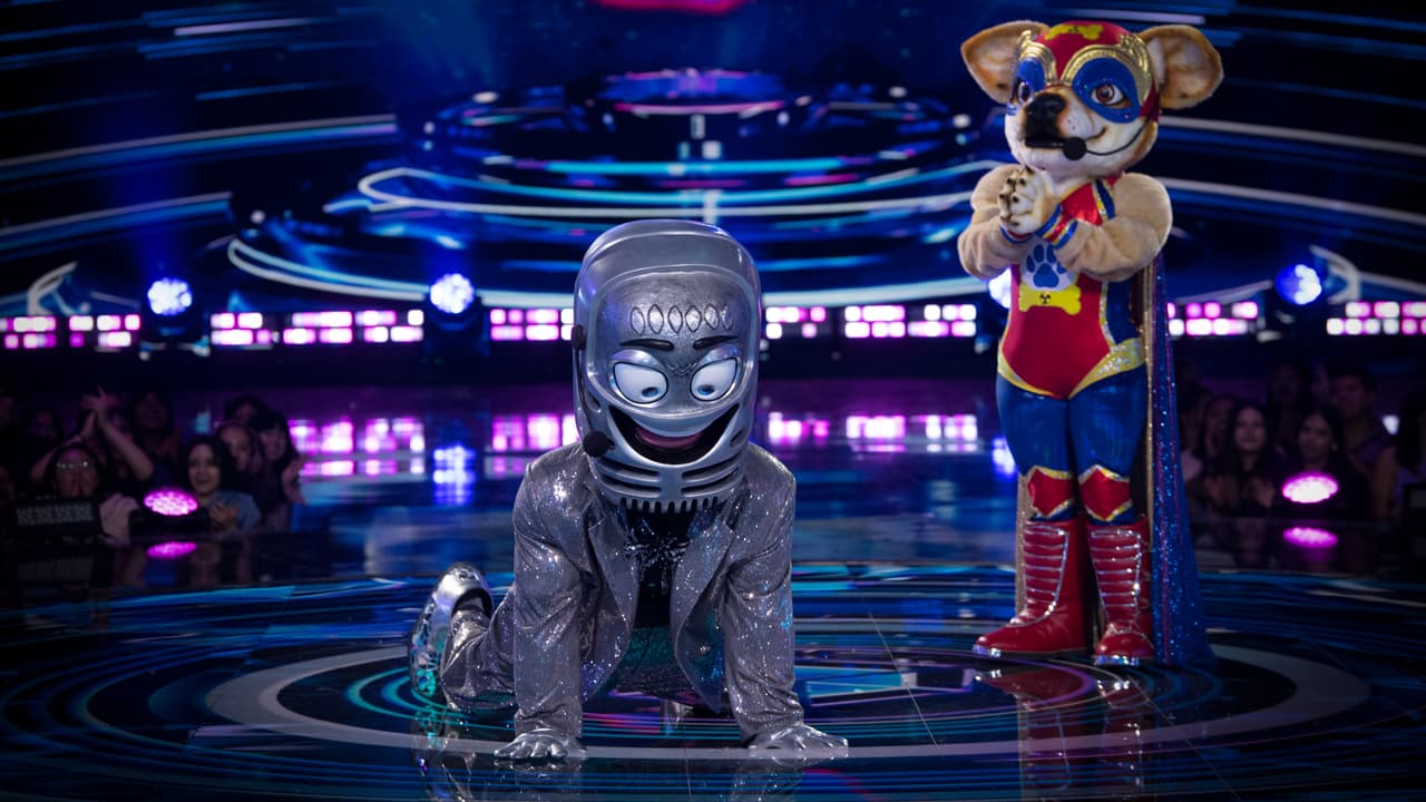 Micrófono tuvo que mostrar su verdadero rostro