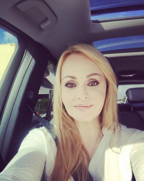 "[...] Y también colocamos un poquito de botox en el cuello. No estamos metiendo volúmenes, no estamos deformando nada. Estamos estructurando, estamos armonizando. Prácticamente, fíjense lo que les voy a decir, estamos perfeccionando esta belleza que es natural, que es algo hermoso", puntualizó.