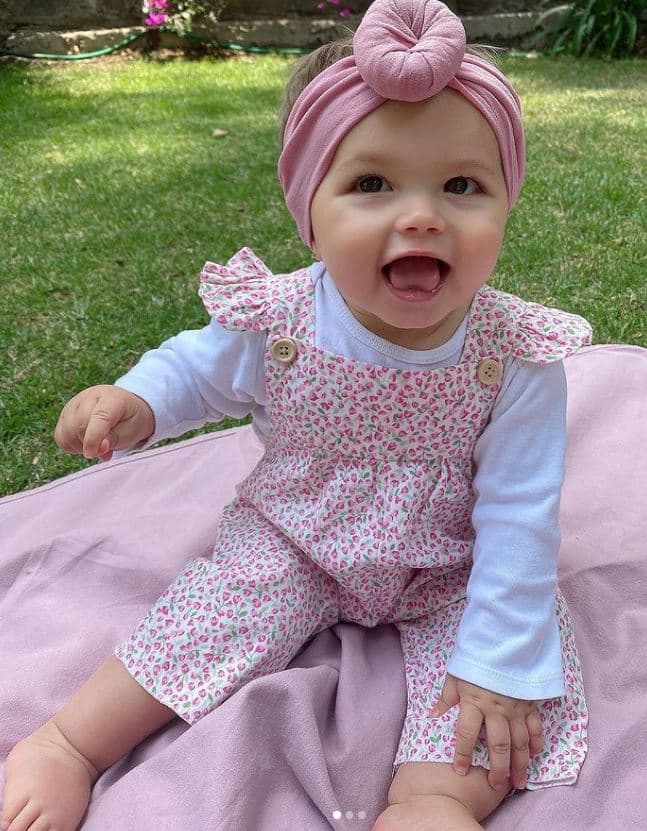 Desde pequeñita, la hija de Ingrid ha mostrado un encanto nato ante la cámara. Su curiosidad, grandes ojos y tímidas sonrisas protagonizaron varias de sus primeras fotos.