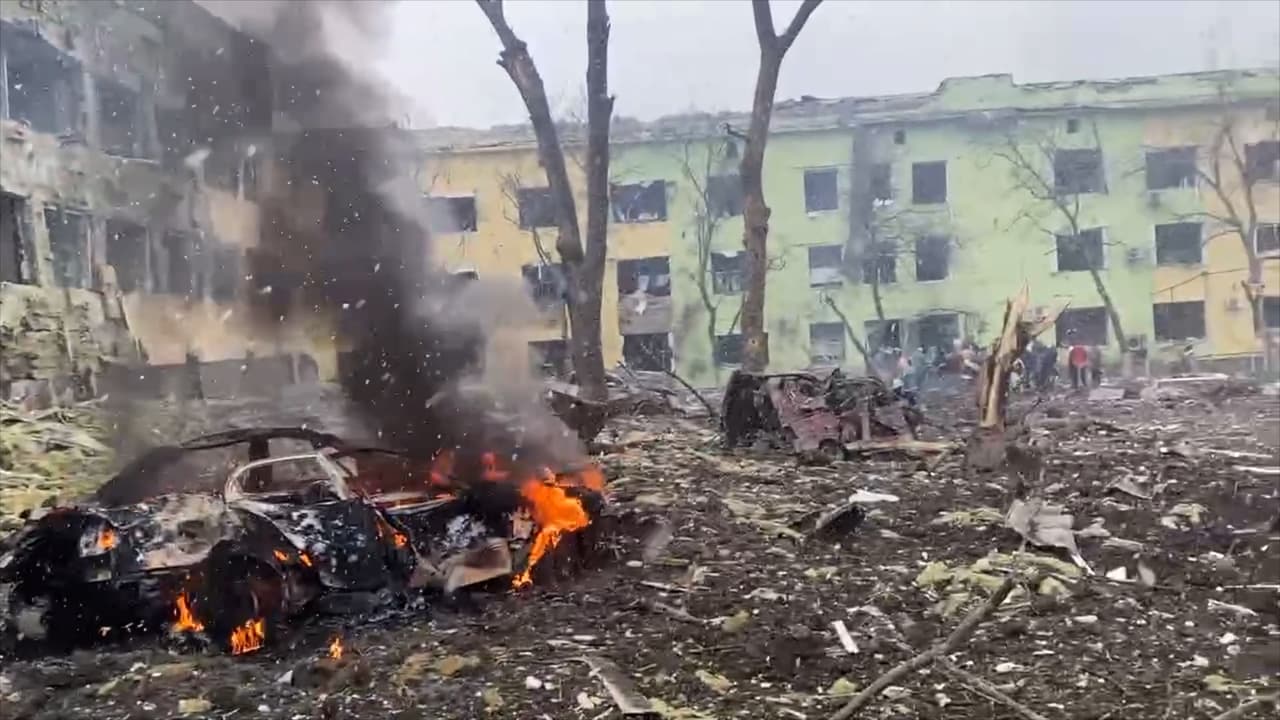 Misiles rusos impactaron en un hospital infantil de Mariupol, al sur de Ucrania, según denunció el presidente Volodymyr Zelensky que publicó en redes sociales las imágenes del hospital que también atendía niños. Más información aquí.